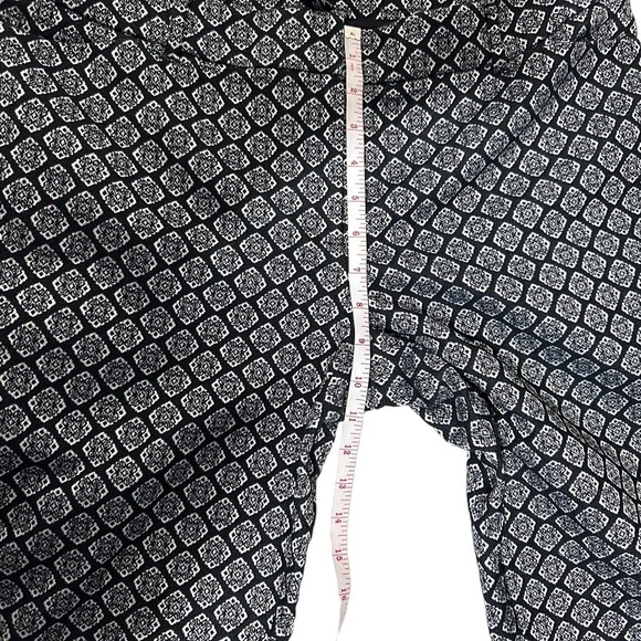 White House Black Market Women's  Diamond Print Pants in Size 12 Long - Picture 7 of 13